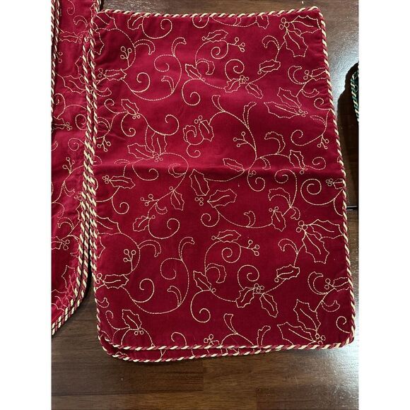 St Nicholas Square Christmas Holiday Red Gold Table Runners, Placemats Green - Picture 3 of 7